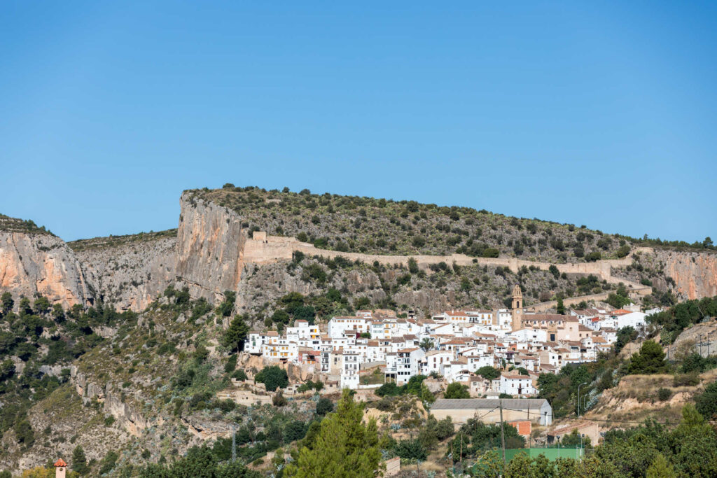 Vista de Chulilla y su Castillo: Turismo de la Generalitat Valenciana