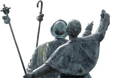 Estatuas que recrean a peregrinos del Camino de Santiago.