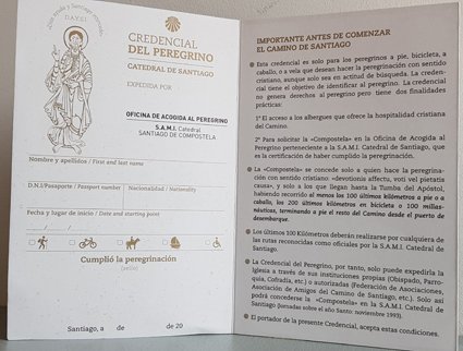 La credencial del peregrino del Camino de Santiago.