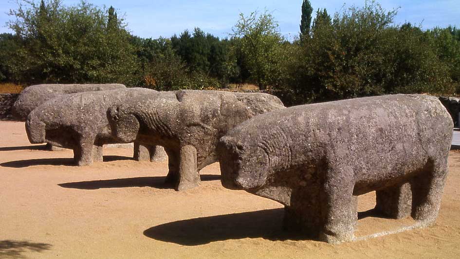 Toros de Guisando (El Tiemblo, Ávila). Wikipedia.