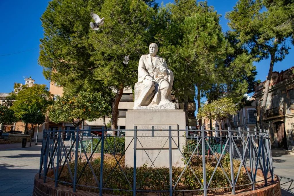 Estatua de Vicent Andrés Estellés (Burjassot, Valencia).