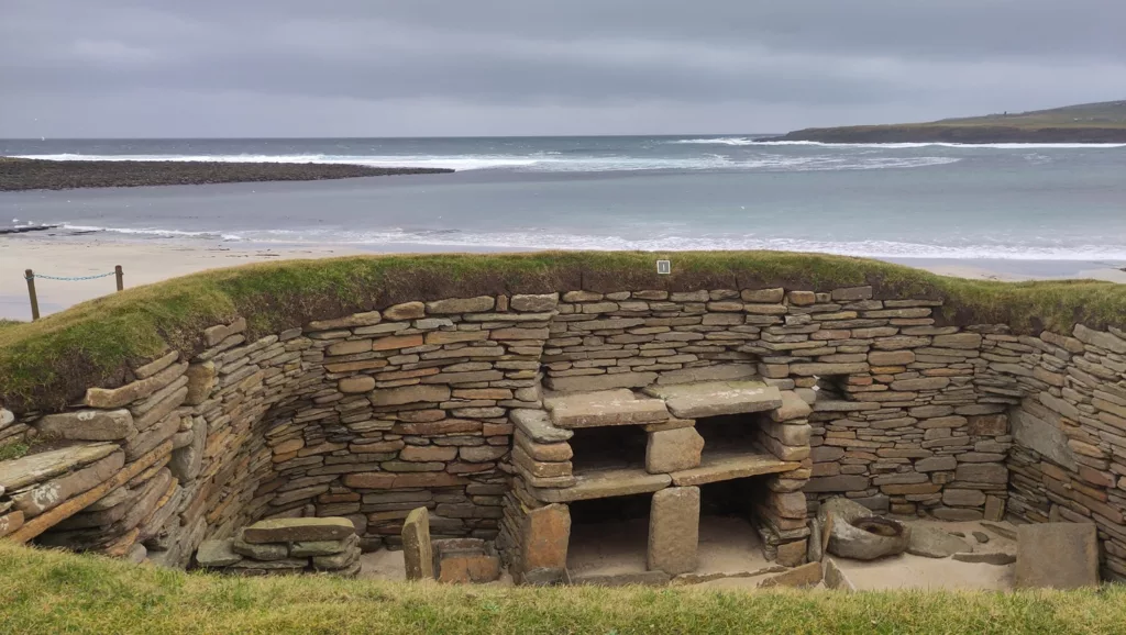 Una clase de historia en las islas Orcadas escocesas 1 El yacimiento de Skara Brae en las islas Orcadas, en Escocia