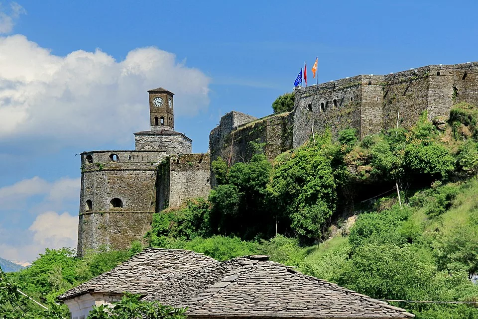 Albania de sur a norte: playa, yacimientos, gastronomía y mucho más 7 960px Kalaja e Gjirokastres 15 jpg