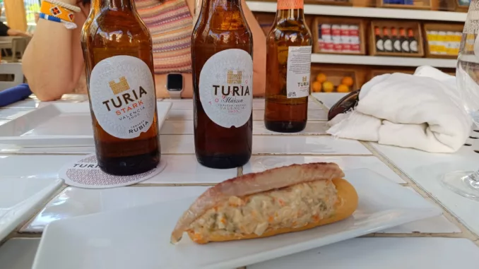 botella de rubia y de tostada