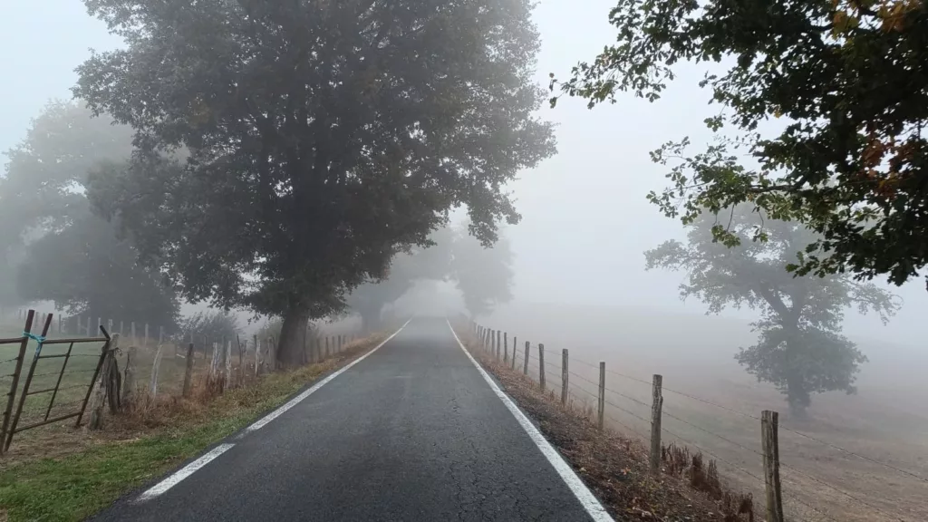 Camino de Baztán: belleza y soledad entre Bayona y Pamplona 2 Bruma salida Olague