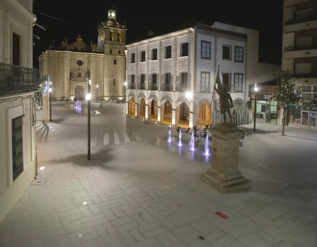El pueblo de Badajoz que presume de ser el inventor de la tortilla de patatas 3 Plaza principal estatua Valdivia