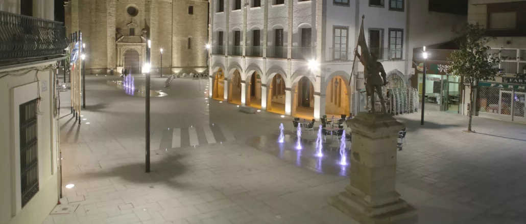 Plaza principal estatua Valdivia