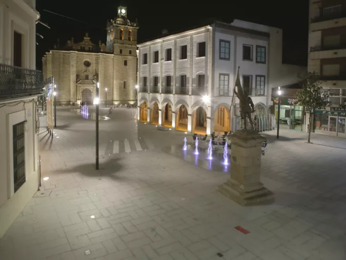 Plaza principal estatua Valdivia