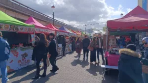 Londres: entre estadios de fútbol y comidas en mercados 1 Mercado de Portobello (Londres).Imagen: SQV