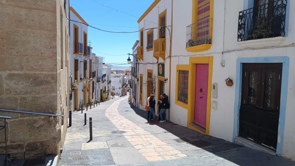 Cabo de Gata: entre pueblos blancos y calas con encanto 5 Centro Níjar. Imagen: SQV