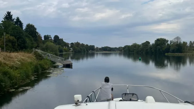 Contemplando desde borda Recorrido fluvial por Francia. Imagen: SQV