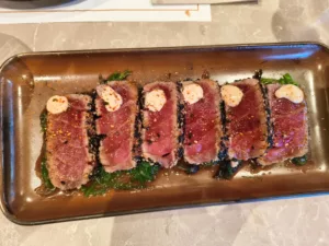Lumara, el nuevo restaurante que trae lo mejor de la cocina extremeña al barrio madrileño de Chamberí 2 Tataki de atún rojo, restaurante Lumara