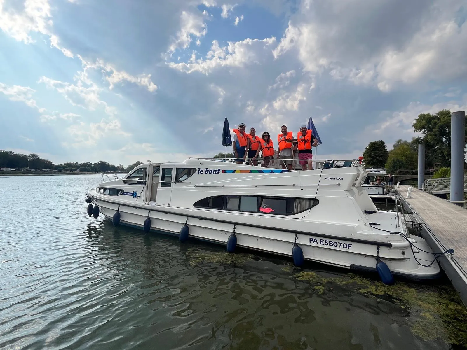 Crónica de una semana de navegación fluvial por Francia 1 El barco con el que recorremos canales de Francia. Imagen: SQV