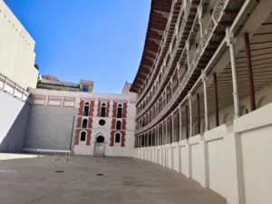 Vista del frontón del Beti Jai y las gradas. Imagen: SQV