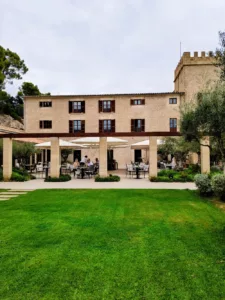 Dónde comer en Calvià: de chiringuitos de playa a restaurantes Michelin 10 Castell Son Claret, alta cocina en Mallorca. Imagen: SQV