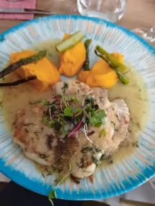 Dónde comer en Calvià: de chiringuitos de playa a restaurantes Michelin 9 Restaurante Oceans, cocina mediterránea con los pescados como platos estrella. Imagen: SQV