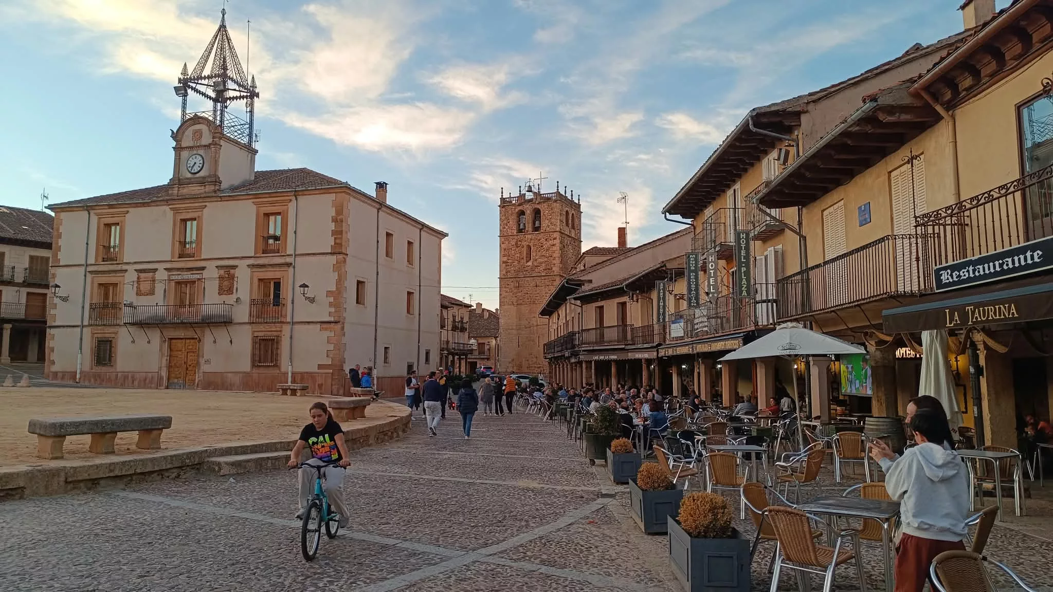 Soria en otoño: yacimientos, lugares con encanto y destellos de Segovia 4 Plaza Mayor de Riaza. Imagen: SQV